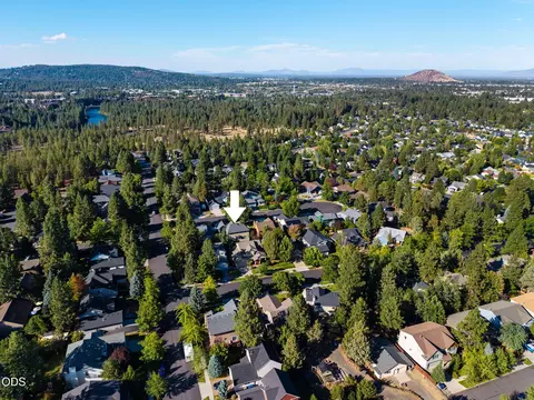 View/Area - 19976 Heron Loop, Bend, OR 97702 photo 7 of 8