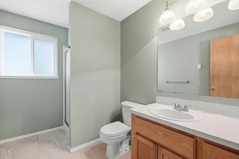 Bath - 16970 Quartz Hill Rd, Bend, OR 97707 photo 2 of 3