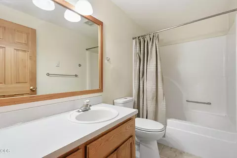 Bath - 16970 Quartz Hill Rd, Bend, OR 97707 photo 1 of 3