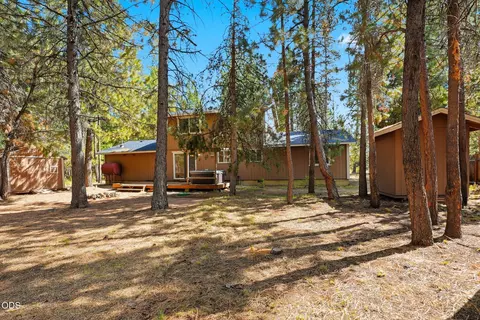 Exterior - 16970 Quartz Hill Rd, Bend, OR 97707 photo 7 of 11