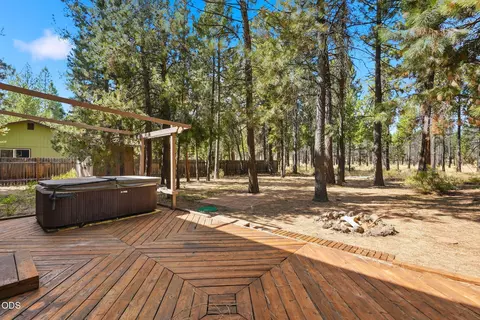 Exterior - 16970 Quartz Hill Rd, Bend, OR 97707 photo 4 of 11