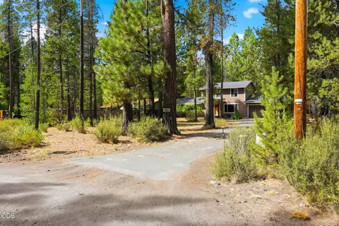 Exterior - 16970 Quartz Hill Rd, Bend, OR 97707 photo 2 of 11