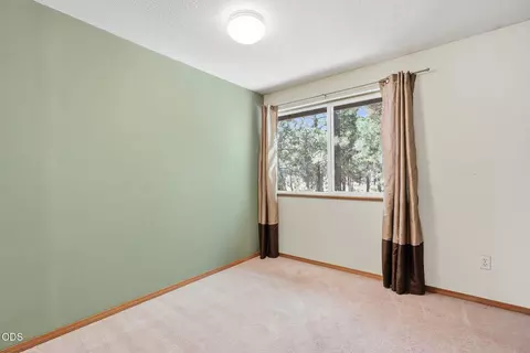 Bedroom - 16970 Quartz Hill Rd, Bend, OR 97707 photo 5 of 5