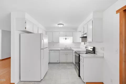 Kitchen - 16970 Quartz Hill Rd, Bend, OR 97707 photo 1 of 3