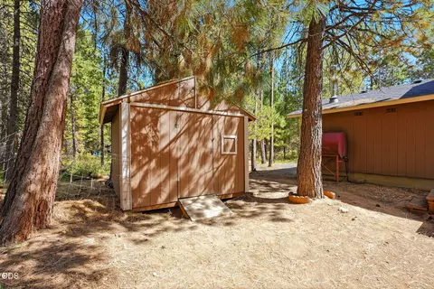 Exterior - 16970 Quartz Hill Rd, Bend, OR 97707 photo 5 of 11