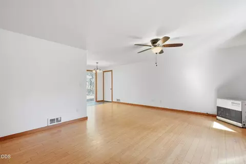 Living - 16970 Quartz Hill Rd, Bend, OR 97707 photo 5 of 8