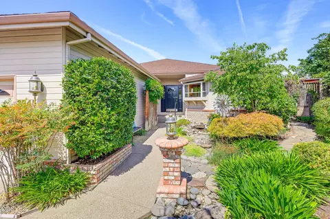3245 Chandler Egan Dr, Medford, OR 97504