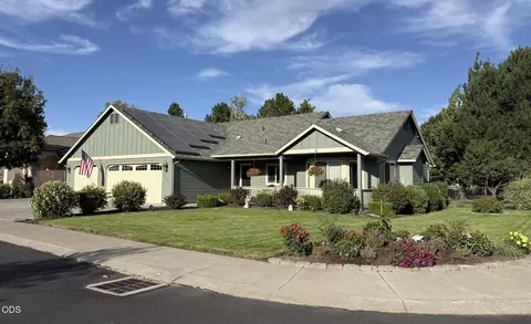 3820 SW Gene Sarazan Dr, Redmond, OR 97756