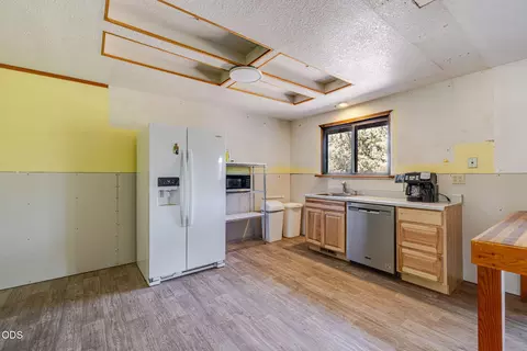 Kitchen - 19411 Dayton Rd, Bend, OR 97703 photo 1 of 2