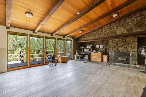 Living - 19411 Dayton Rd, Bend, OR 97703 photo 1 of 3