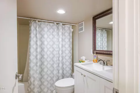 Bath - 19411 Dayton Rd, Bend, OR 97703 photo 2 of 2