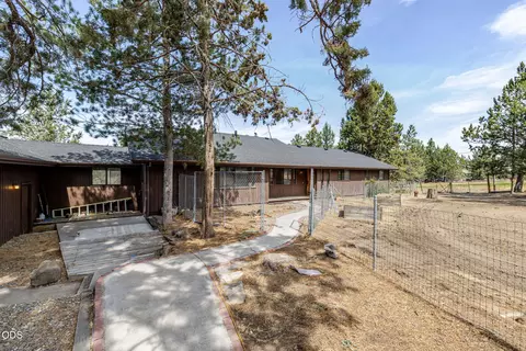 Exterior - 19411 Dayton Rd, Bend, OR 97703 photo 4 of 5