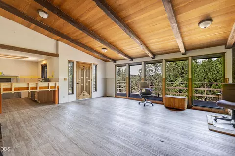 Living - 19411 Dayton Rd, Bend, OR 97703 photo 2 of 3