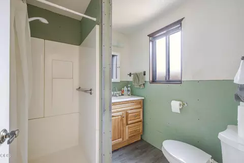 Bath - 19411 Dayton Rd, Bend, OR 97703 photo 1 of 2