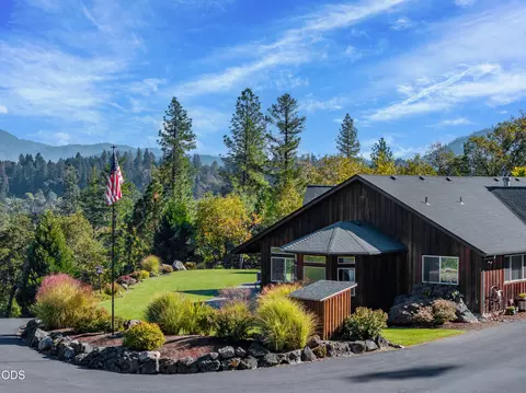 850 Riverbanks Rd, Grants Pass, OR 97527