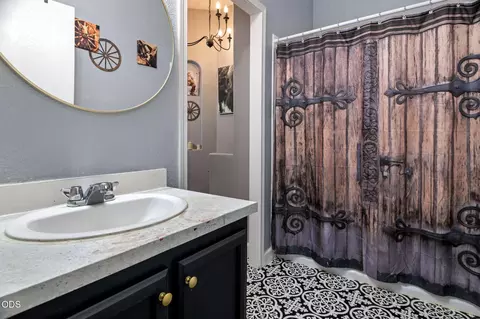 Bath - 52618 Rainbow Dr, La Pine, OR 97739 photo 4 of 4