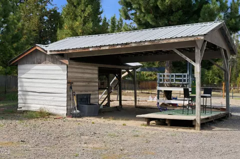 Exterior - 52618 Rainbow Dr, La Pine, OR 97739 photo 7 of 10
