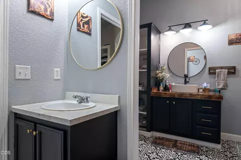 Bath - 52618 Rainbow Dr, La Pine, OR 97739 photo 3 of 4