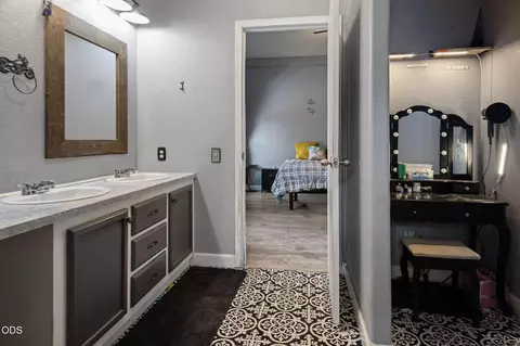 Bath - 52618 Rainbow Dr, La Pine, OR 97739 photo 1 of 4
