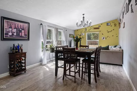 Dining - 52618 Rainbow Dr, La Pine, OR 97739 photo 1 of 1