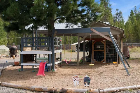 Exterior - 52618 Rainbow Dr, La Pine, OR 97739 photo 8 of 10