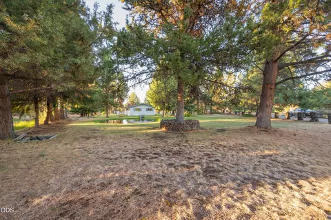Exterior - 61909 Skyline View Dr, Bend, OR 97702 photo 14 of 17