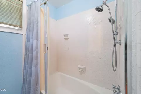 Bath - 61909 Skyline View Dr, Bend, OR 97702 photo 1 of 3