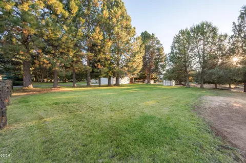 Exterior - 61909 Skyline View Dr, Bend, OR 97702 photo 10 of 17
