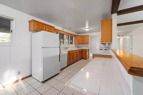 Kitchen - 61909 Skyline View Dr, Bend, OR 97702 photo 3 of 3