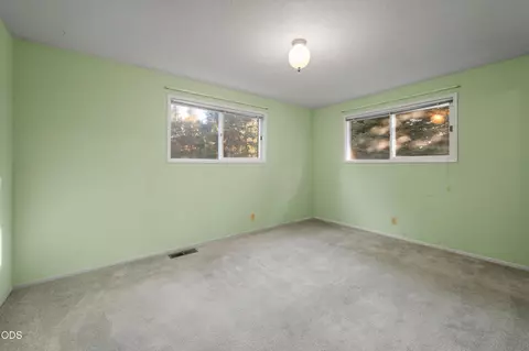 Bedroom - 61909 Skyline View Dr, Bend, OR 97702 photo 4 of 4