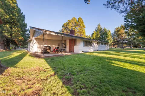 Exterior - 61909 Skyline View Dr, Bend, OR 97702 photo 7 of 17