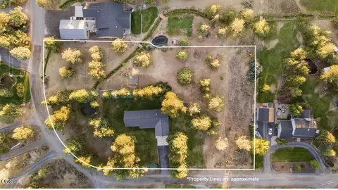 View/Area - 61909 Skyline View Dr, Bend, OR 97702 photo 4 of 5