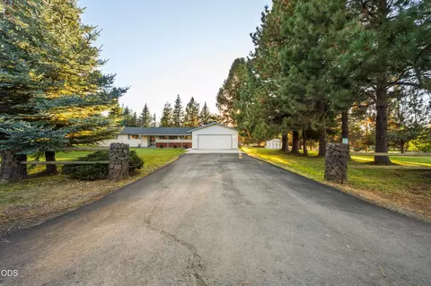 Exterior - 61909 Skyline View Dr, Bend, OR 97702 photo 2 of 17