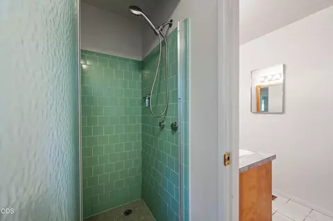 Bath - 61909 Skyline View Dr, Bend, OR 97702 photo 2 of 3