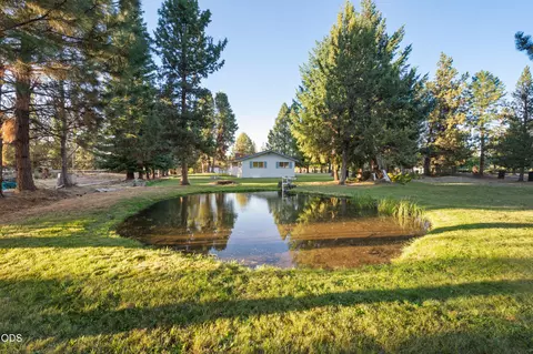 Exterior - 61909 Skyline View Dr, Bend, OR 97702 photo 5 of 17