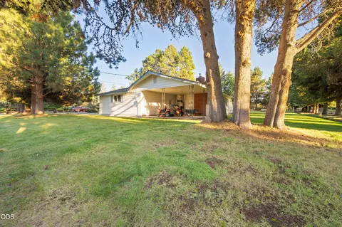 Exterior - 61909 Skyline View Dr, Bend, OR 97702 photo 8 of 17