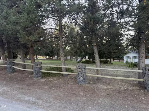 Exterior - 61909 Skyline View Dr, Bend, OR 97702 photo 17 of 17