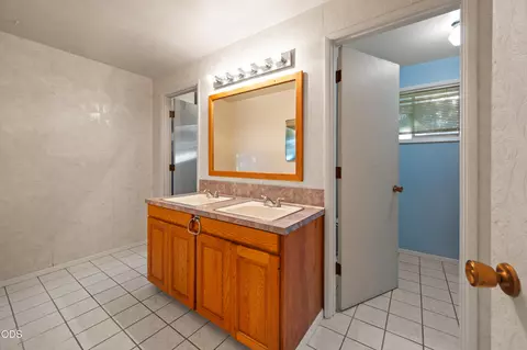 Bath - 61909 Skyline View Dr, Bend, OR 97702 photo 3 of 3