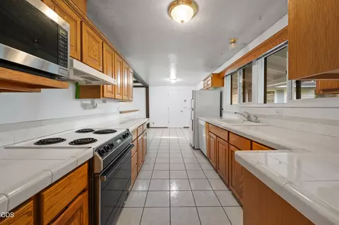 Kitchen - 61909 Skyline View Dr, Bend, OR 97702 photo 1 of 3