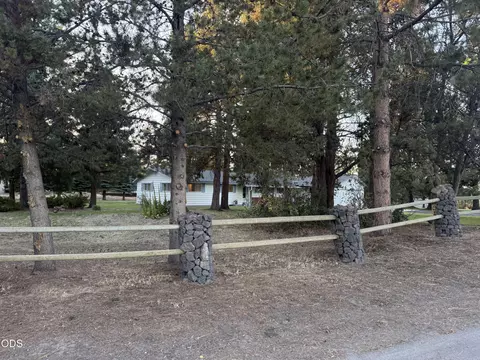 Exterior - 61909 Skyline View Dr, Bend, OR 97702 photo 16 of 17