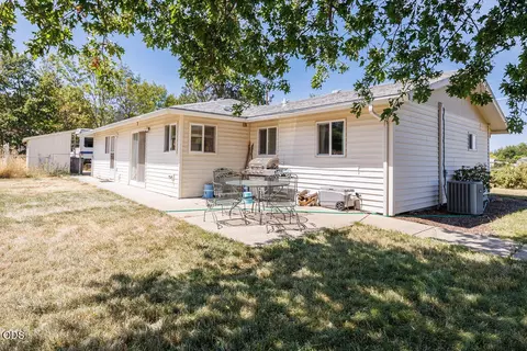 Exterior - 2941 Sylvia Rd, Central Point, OR 97502 photo 1 of 8