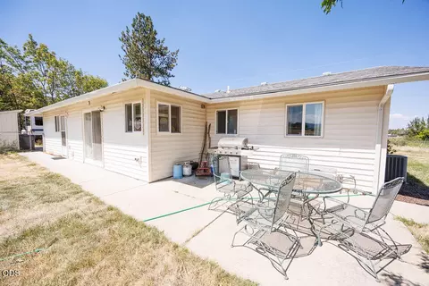 Exterior - 2941 Sylvia Rd, Central Point, OR 97502 photo 2 of 8