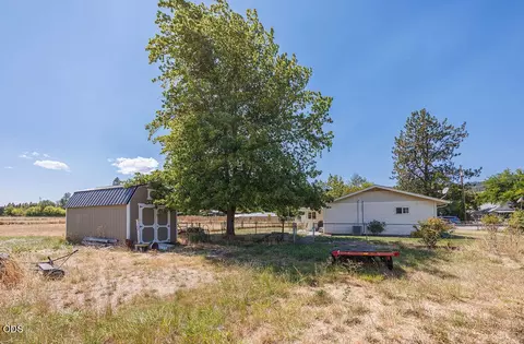 Exterior - 2941 Sylvia Rd, Central Point, OR 97502 photo 7 of 8