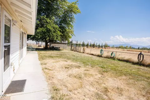 Exterior - 2941 Sylvia Rd, Central Point, OR 97502 photo 8 of 8