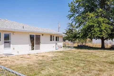 Exterior - 2941 Sylvia Rd, Central Point, OR 97502 photo 3 of 8