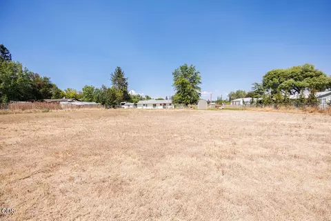 Exterior - 2941 Sylvia Rd, Central Point, OR 97502 photo 5 of 8