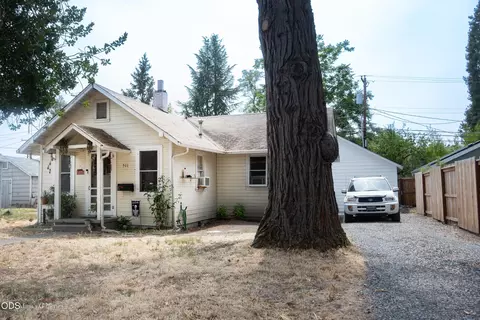 511 SE I St, Grants Pass, OR 97526