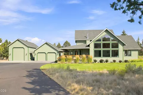 8045 NW Grubstake Way, Redmond, OR 97756