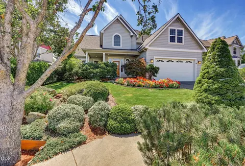527 Sutton Pl, Ashland, OR 97520