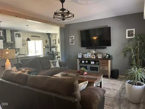 Living - 1671 Hackett Dr, La Pine, OR 97739 photo 1 of 4